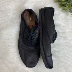mens toms size 9